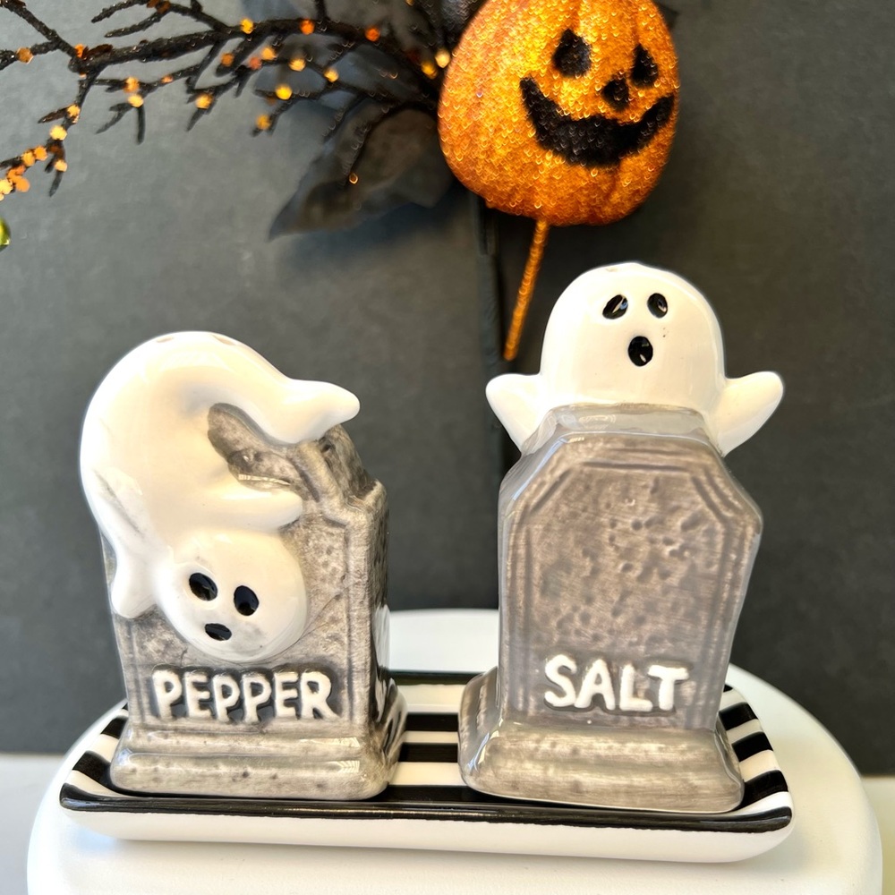 Set of 3 Halloween Ceramic Tray with Tombstones Ghosts Salt & Pepper Shakers - Picture 2 of 10